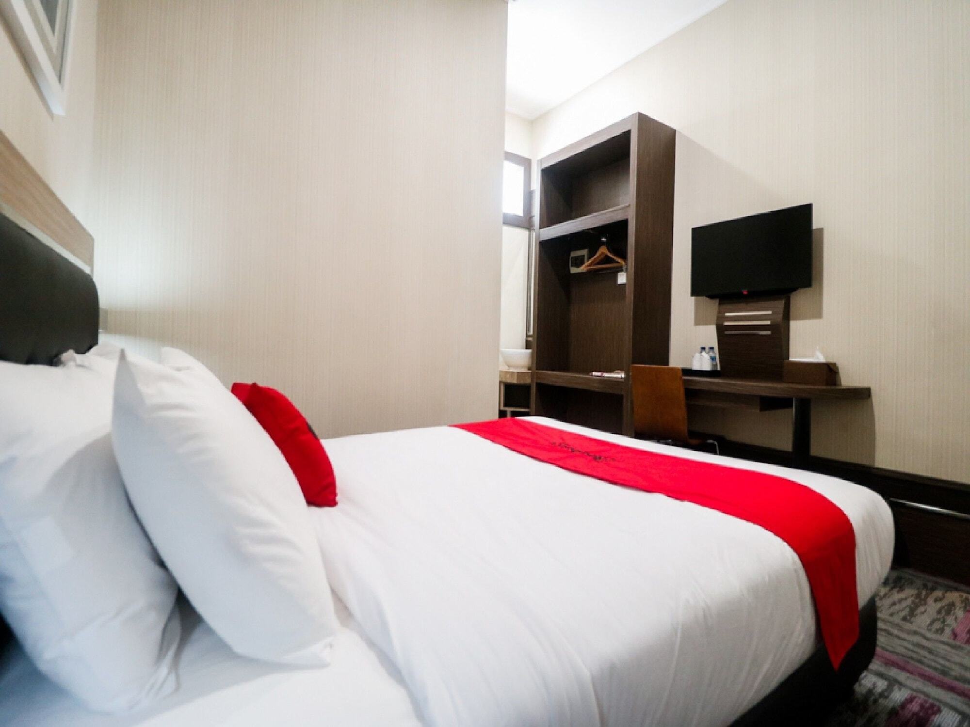 Hôtel Reddoorz Near Taman Bekapai à Balikpapan  Extérieur photo